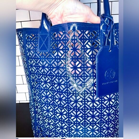 TORY BURCH LASER BLUE TOTE WITH LUGGAGE TAG!!! BEST IN BAGS PARTY 10/30πππ - Picture 3 of 6